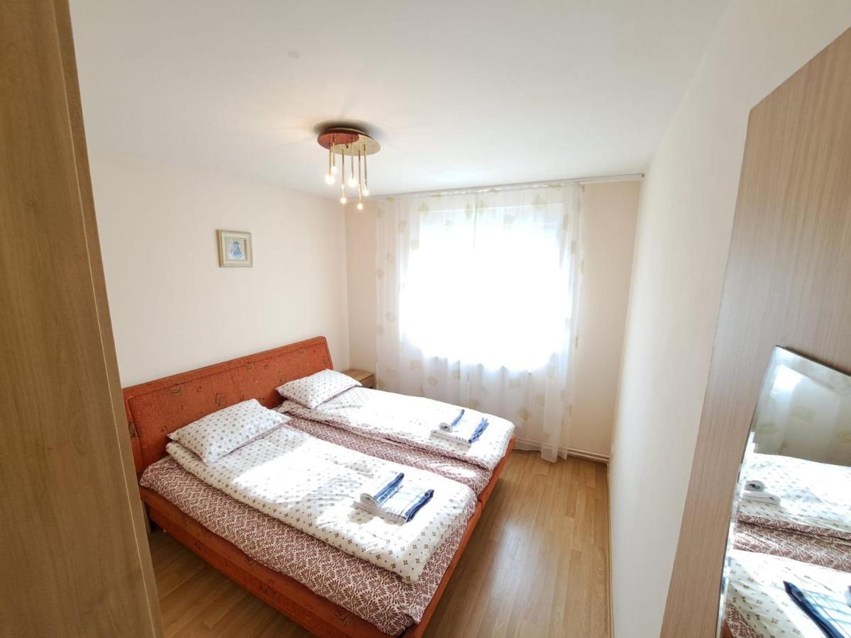 Bine Ati Venit La Maria Str Ion Alexandru Nr 1 Bl 14 Ap 1 Arad Exterior foto